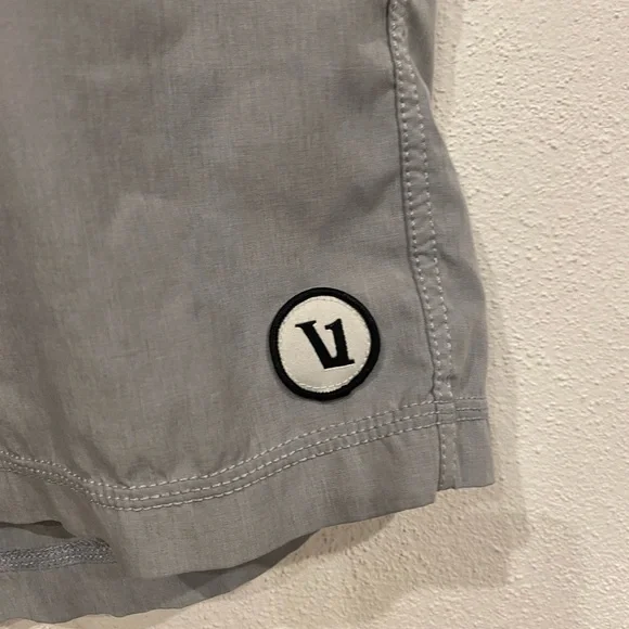 Vuori Kore Shorts Men's Size XL Light Gray Lined - Picture 2 of 4